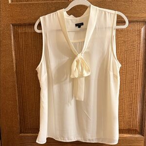 Talbots Ivory V-Neck  Sleeveless Blouse with Tie NWOT. Large